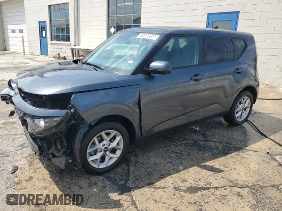 2024 Kia Soul LX with VIN KNDJ23AU6R7910791, listed as a Copart auction lot 55400955 with 31,927 mi miles and Clean Title. Bid and sale history available at carsss.com. Image 1.
