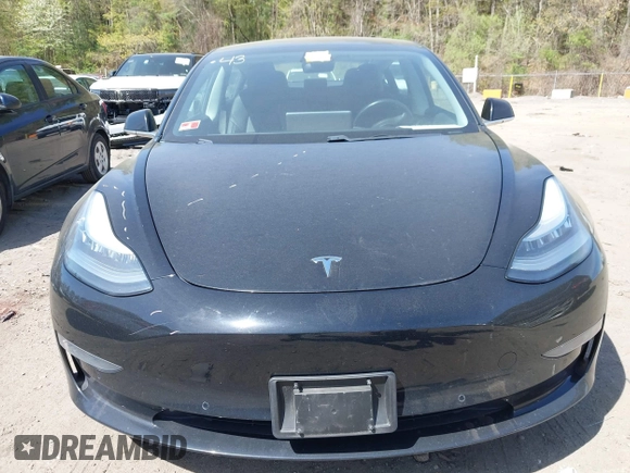 2018 Tesla Model 3 Long Range Battery z VIN 5YJ3E1EB6JF086612, wystawiony jako IAAI lot #42149440 z przebiegiem 101 170 mil mil oraz . Historia ofert i sprzedaży dostępna na DreamBid. Obrazek 12.