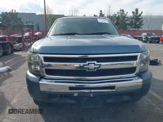 2009 Chevrolet Silverado 1500 LT with VIN 3GCEC23019G268472, listed as a IAAI auction lot 41663840 with 155,379 mi miles. Bid and sale history available at carsss.com. Image 6.