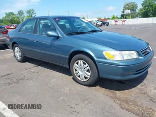2001 Toyota Camry CE z VIN 4T1BG22K71U813310, wystawiony jako IAAI lot #42559061 z przebiegiem 106 838 mil mil oraz . Historia ofert i sprzedaży dostępna na DreamBid. Obrazek 1.