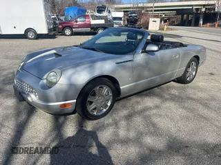 2004 Ford Thunderbird Deluxe with VIN 1FAHP60A84Y104095, listed as a IAAI auction lot 41872502 with 116,642 mi miles. Bid and sale history available at carsss.com. Image 2.
