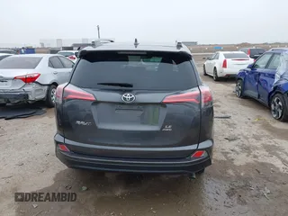 2017 Toyota RAV4 LE z VIN 2T3BFREV8HW667907, wystawiony jako IAAI lot #42130136 z przebiegiem 129 831 mil mil oraz . Historia ofert i sprzedaży dostępna na DreamBid. Obrazek 16.