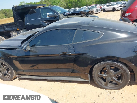 2017 Ford Mustang V6 z VIN 1FA6P8AM5H5256208, wystawiony jako IAAI lot #42069664 z przebiegiem 82 427 mil mil oraz . Historia ofert i sprzedaży dostępna na DreamBid. Obrazek 14.