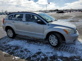 2010 Dodge Caliber SXT z VIN 1B3CB4HA4AD597158, wystawiony jako Copart lot #51757335 z przebiegiem 128 791 mil mil oraz Czysty tytuł • Clean title. Historia ofert i sprzedaży dostępna na DreamBid. Obrazek 4.