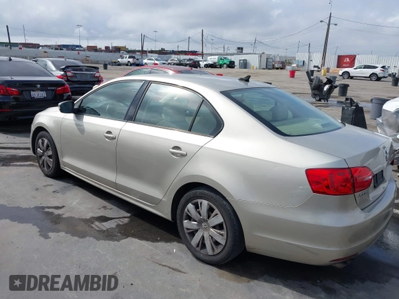 2014 Volkswagen Jetta SE z VIN 3VWD17AJ9EM247789, wystawiony jako IAAI lot #41934417 z przebiegiem 190 975 mil mil oraz . Historia ofert i sprzedaży dostępna na DreamBid. Obrazek 3.