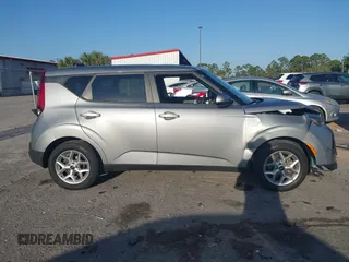 2022 Kia Soul LX with VIN KNDJ23AU7N7805591, listed as a IAAI auction lot 41800259 with 15,589 mi miles. Bid and sale history available at carsss.com. Image 14.