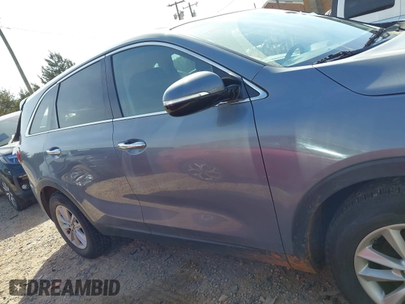 2020 Kia Sorento S z VIN 5XYPG4A57LG667674, wystawiony jako IAAI lot #41956371 z przebiegiem 103 976 mil mil oraz . Historia ofert i sprzedaży dostępna na DreamBid. Obrazek 13.