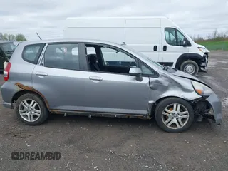 2007 Honda Fit Sport z VIN JHMGD38687S017199, wystawiony jako IAAI lot #42156912 z przebiegiem 194 685 mil mil oraz . Historia ofert i sprzedaży dostępna na DreamBid. Obrazek 14.