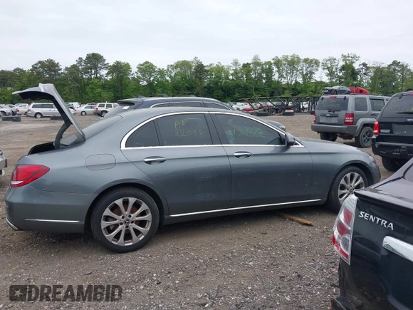 2019 Mercedes-Benz E 300 z VIN WDDZF4KB9KA575468, wystawiony jako IAAI lot #42366391 z przebiegiem Nie podano mil oraz . Historia ofert i sprzedaży dostępna na DreamBid. Obrazek 13.