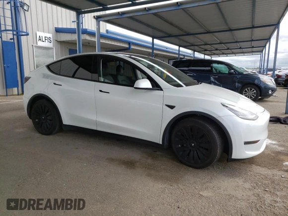 2022 Tesla Model Y Long Range with VIN 7SAYGAEE9NF384400, listed as a Copart auction lot 51961545 with 31,758 mi miles and Salvage Title. Bid and sale history available at DreamBid. Image 4.