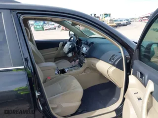 2013 Toyota Highlander with VIN 5TDZK3EH3DS138488, listed as a IAAI auction lot 41456921 with 131,918 mi miles. Bid and sale history available at carsss.com. Image 5.