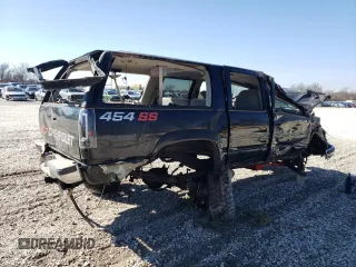 1994 Chevrolet Suburban with VIN 1GNGK26N0RJ420718, listed as a Copart auction lot 43463434 with 137,190 mi miles and Salvage Title. Bid and sale history available at carsss.com. Image 3.