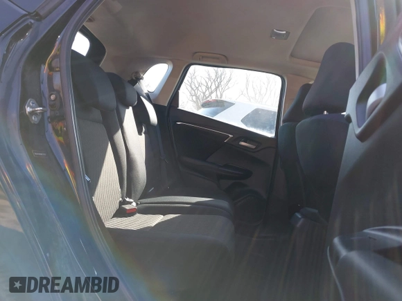 2019 Honda Fit EX z VIN 3HGGK5H86KM716757, wystawiony jako IAAI lot #41749738 z przebiegiem 89 132 mil mil oraz . Historia ofert i sprzedaży dostępna na DreamBid. Obrazek 8.