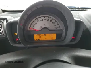 2008 Smart fortwo Pure z VIN WMEEJ31X98K106240, wystawiony jako Copart lot #46756535 z przebiegiem 113 587 mil mil oraz Szkody całkowita. Historia ofert i sprzedaży dostępna na DreamBid. Obrazek 9.