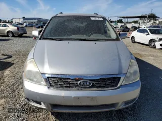 2011 Kia Sedona LX with VIN KNDMG4C71B6393066, listed as a Copart auction lot 77087974 with 158,400 mi miles and Clean Title. Bid and sale history available at carsss.com. Image 5.