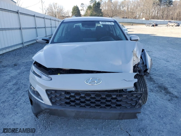 2023 Hyundai Kona SE with VIN KM8K22AB2PU025639, listed as a Copart auction lot 42681715 with 58,087 mi miles and Salvage Title. Bid and sale history available at carsss.com. Image 5.