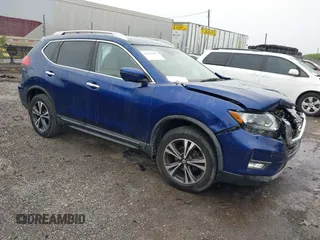 2017 Nissan Rogue S z VIN JN8AT2MV2HW016095, wystawiony jako IAAI lot #42355039 z przebiegiem 76 789 mil mil oraz . Historia ofert i sprzedaży dostępna na DreamBid. Obrazek 1.