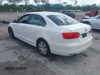 2013 Volkswagen Jetta SE z VIN 3VWDP7AJ2DM407640, wystawiony jako IAAI lot #42589327 z przebiegiem 171 134 mil mil oraz . Historia ofert i sprzedaży dostępna na DreamBid. Obrazek 3.