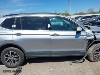 2019 Volkswagen Tiguan SE with VIN 3VV3B7AX5KM195140, listed as a IAAI auction lot 41803748 with 116,898 mi miles. Bid and sale history available at carsss.com. Image 13.