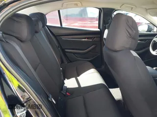 2021 Mazda 3 S z VIN JM1BPAAL4M1333238, wystawiony jako IAAI lot #40532801 z przebiegiem 33 538 mil mil oraz . Historia ofert i sprzedaży dostępna na DreamBid. Obrazek 8.