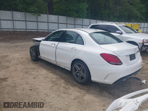 2019 Mercedes-Benz C 300 z VIN 55SWF8DB4KU282844, wystawiony jako IAAI lot #42177114 z przebiegiem 44 605 mil mil oraz . Historia ofert i sprzedaży dostępna na DreamBid. Obrazek 3.