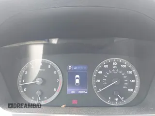 2017 Hyundai Sonata 2.4L z VIN 5NPE24AF3HH585942, wystawiony jako IAAI lot #42091264 z przebiegiem 70 979 mil mil oraz . Historia ofert i sprzedaży dostępna na DreamBid. Obrazek 7.
