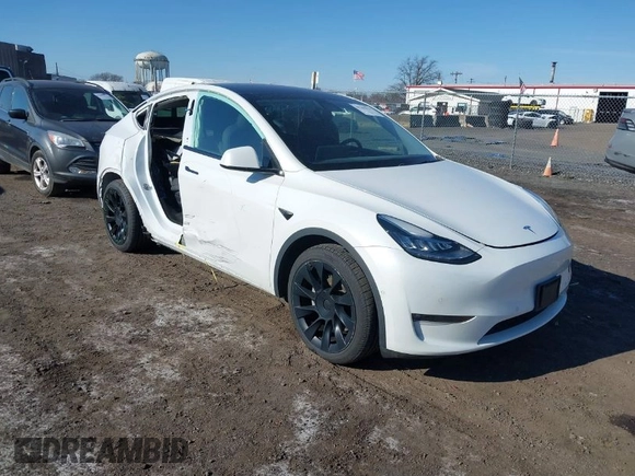 2022 Tesla Model Y Long Range with VIN 7SAYGAEE3NF337220, listed as a IAAI auction lot 41703912 with 46,319 mi miles and . Bid and sale history available at carsss.com. Image 1.