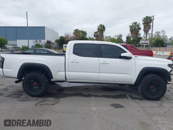 2021 Toyota Tacoma SR5 z VIN 3TMDZ5BN2MM100245, wystawiony jako IAAI lot #42078914 z przebiegiem 58 153 mil mil oraz . Historia ofert i sprzedaży dostępna na DreamBid. Obrazek 14.
