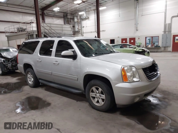 2013 GMC Yukon XL SLT z VIN 1GKS2KE71DR342261, wystawiony jako IAAI lot #42018535 z przebiegiem 201 847 mil mil oraz . Historia ofert i sprzedaży dostępna na DreamBid. Obrazek 1.