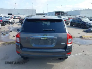 2016 Jeep Compass Latitude z VIN 1C4NJCEA2GD665636, wystawiony jako IAAI lot #42054222 z przebiegiem 155 071 mil mil oraz . Historia ofert i sprzedaży dostępna na DreamBid. Obrazek 17.