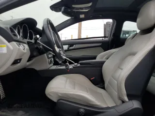 2013 Mercedes-Benz C 250 z VIN WDDGJ4HB8DG000369, wystawiony jako Copart lot #59053675 z przebiegiem 89 217 mil mil oraz Szkoda całkowita • Salvage title. Historia ofert i sprzedaży dostępna na DreamBid. Obrazek 7.
