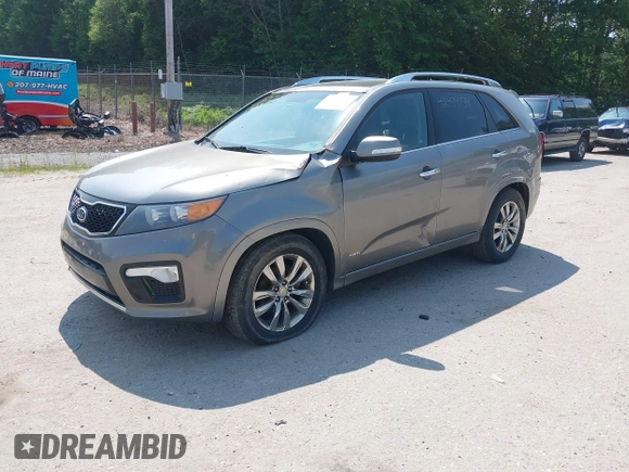 2013 Kia Sorento SX с VIN 5XYKWDA20DG337895, выставлен на аукционе IAAI как лот 42479734 с пробегом 198 291 миль миль и . История ставок и продаж доступна на DreamBid. Изображение 2.