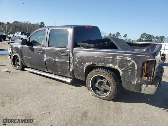 2010 Chevrolet Silverado 1500 LS with VIN 3GCRKREA8AG197648, listed as a Copart auction lot 44504225 with 403,810 mi miles and Salvage Title. Bid and sale history available at carsss.com. Image 2.