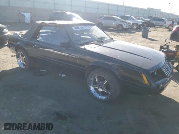 1984 Ford Mustang z VIN 1FABP27M8EF128103, wystawiony jako Copart lot #82441794 z przebiegiem 51 912 mil mil oraz Czysty tytuł • Clean title. Historia ofert i sprzedaży dostępna na DreamBid. Obrazek 4.