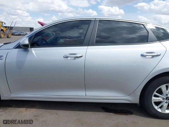 2016 Kia Optima LX with VIN KNAGT4L34G5111504, listed as a IAAI auction lot 41955031 with 80,727 mi miles. Bid and sale history available at carsss.com. Image 14.
