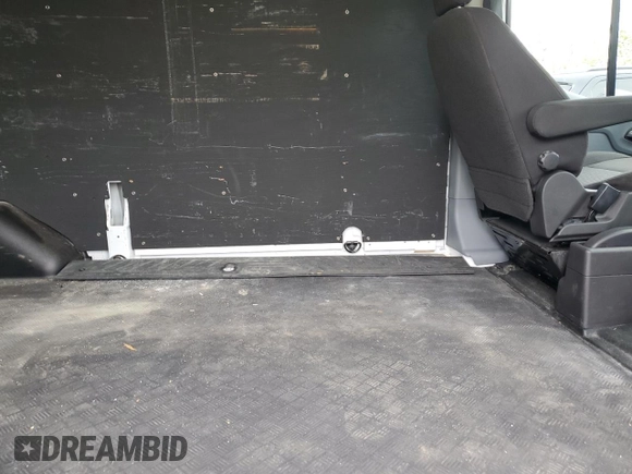 2017 Ford Transit z VIN 1FTYR1YM8HKA78211, wystawiony jako Copart lot #53779825 z przebiegiem 16 834 mil mil oraz Szkoda całkowita • Salvage title. Historia ofert i sprzedaży dostępna na DreamBid. Obrazek 11.