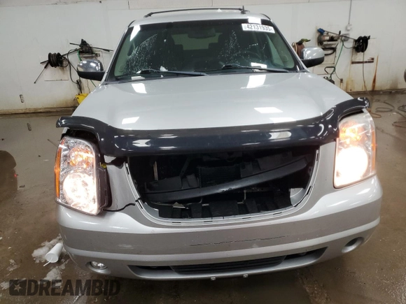 2011 GMC Yukon SLE with VIN 1GKS2AE0XBR195819, listed as a Copart auction lot 42131935 with 221,323 mi miles and Clean Title. Bid and sale history available at carsss.com. Image 5.