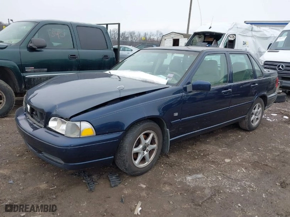 2000 Volvo S70 with VIN YV1LS61J4Y2627389, listed as a IAAI auction lot 41486320 with 247,450 mi miles. Bid and sale history available at carsss.com. Image 2.