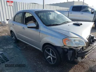 2007 Chevrolet Aveo LS z VIN KL1TD566X7B072646, wystawiony jako IAAI lot #41794132 z przebiegiem 146 632 mil mil oraz . Historia ofert i sprzedaży dostępna na DreamBid. Obrazek 1.