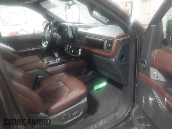 2024 Ford Expedition Max Limited z VIN 1FMJK2A87REA19915, wystawiony jako IAAI lot #41631282 z przebiegiem 37 606 mil mil oraz . Historia ofert i sprzedaży dostępna na DreamBid. Obrazek 5.