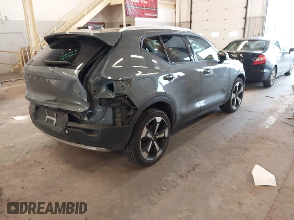 2021 Volvo XC40 Momentum z VIN YV4162UK3M2416447, wystawiony jako IAAI lot #41923981 z przebiegiem 28 654 mil mil oraz . Historia ofert i sprzedaży dostępna na DreamBid. Obrazek 4.