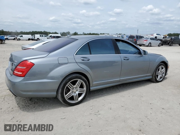 2013 Mercedes-Benz S 550 z VIN WDDNG7DB8DA517526, wystawiony jako Copart lot #53884865 z przebiegiem 119 398 mil mil oraz Nie do naprawy • Non repairable. Historia ofert i sprzedaży dostępna na DreamBid. Obrazek 3.