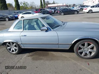 1985 Mercedes-Benz 380 z VIN WDBBA45C5FA029222, wystawiony jako IAAI lot #41658132 z przebiegiem 129 548 mil mil oraz . Historia ofert i sprzedaży dostępna na DreamBid. Obrazek 13.