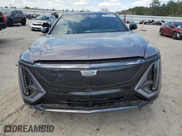 2024 Cadillac LYRIQ Sport z VIN 1GYKPWRK3RZ126481, wystawiony jako Copart lot #49578335 z przebiegiem 3 553 mil mil oraz Czysty tytuł • Clean title. Historia ofert i sprzedaży dostępna na DreamBid. Obrazek 5.