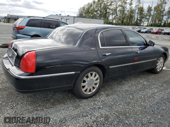 2008 Lincoln Town Car Limited z VIN 2LNHM82W58X651124, wystawiony jako Copart lot #57885485 z przebiegiem 244 887 mil mil oraz Czysty tytuł • Clean title. Historia ofert i sprzedaży dostępna na DreamBid. Obrazek 3.