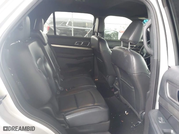 2019 Ford Explorer XLT with VIN 1FM5K7D86KGB38219, listed as a IAAI auction lot 41649954 with 65,997 mi miles. Bid and sale history available at carsss.com. Image 8.