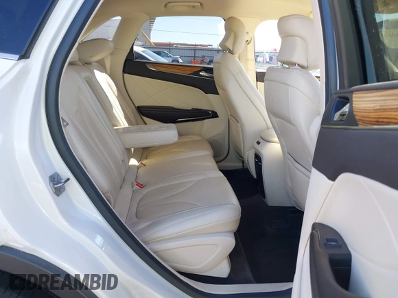 2015 Lincoln MKC z VIN 5LMCJ1A94FUJ13781, wystawiony jako IAAI lot #41761324 z przebiegiem 139 196 mil mil oraz . Historia ofert i sprzedaży dostępna na DreamBid. Obrazek 8.