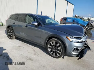2020 Volvo V60 Cross Country with VIN YV4102WK5L1042975, listed as a Copart auction lot 87291764 with 201,949 mi miles and Non Repairable. Bid and sale history available at carsss.com. Image 4.