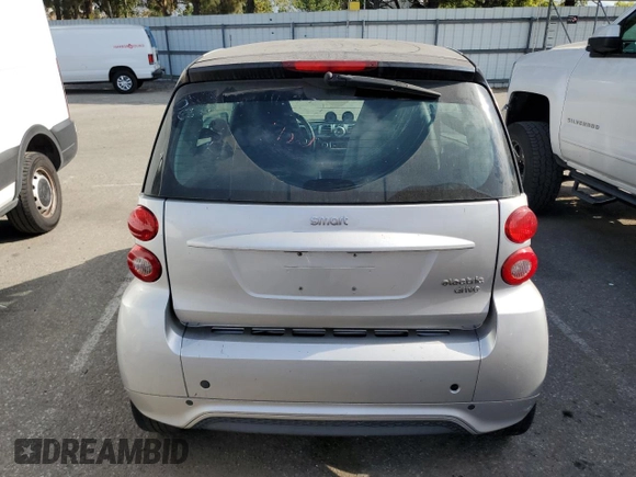 2016 Smart fortwo Passion z VIN WMEEJ9AA5GK844503, wystawiony jako Copart lot #63364244 z przebiegiem Nie podano mil oraz Czysty tytuł • Clean title. Historia ofert i sprzedaży dostępna na DreamBid. Obrazek 6.
