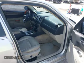 2005 Chrysler 300 with VIN 2C3JA63H05H693522, listed as a IAAI auction lot 41847279 with 162,037 mi miles. Bid and sale history available at carsss.com. Image 5.